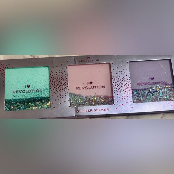NIB Revolution Glitter Seeker Palette - Picture 14 of 15